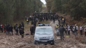 LGV Sud-Ouest: près d’un millier de personnes protestent sur place, des tirs sur un hélicoptère