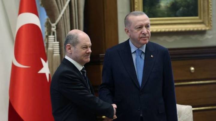 Défense et immigration au menu des discussions entre Olaf Scholz et Recep Tayyip Erdogan à Istanbul