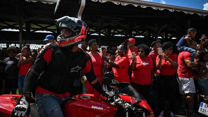 Martinique: le couvre-feu est prolongé, les tensions continuent