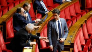 France: l'Assemblée étudie le budget, le bloc gouvernemental tremble