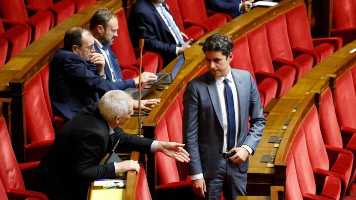 France: l'Assemblée étudie le budget, le bloc gouvernemental tremble