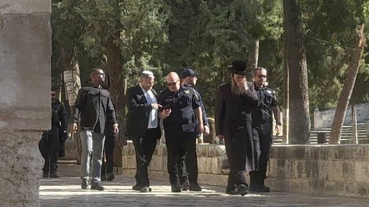 Près de 200 colons illégaux font incursion dans la mosquée Al-Aqsa