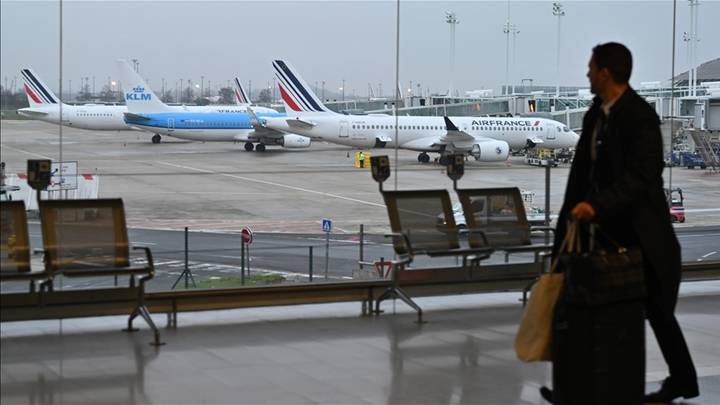 Aida, 11 ans, retenue cinq jours à Orly: "La zone d'attente, c'est inhumain"