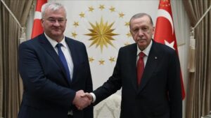 Türkiye : Erdogan accorde une audience au ministre ukrainien des Affaires étrangères à Ankara