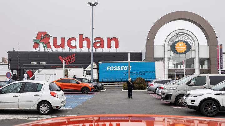 Jour noir pour l'emploi en France: Auchan et Michelin suppriment plus de 3.600 postes