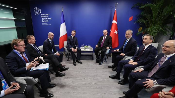 Á Budapest, Erdogan et Macron discutent de l’adhésion de la Turquie à l'UE