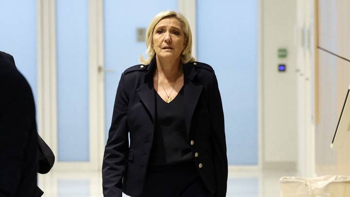 Emplois fictifs: de la prison ferme requise contre Marine Le Pen, son parti crie au complot